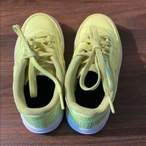 Toddler Nike neon green sneakers